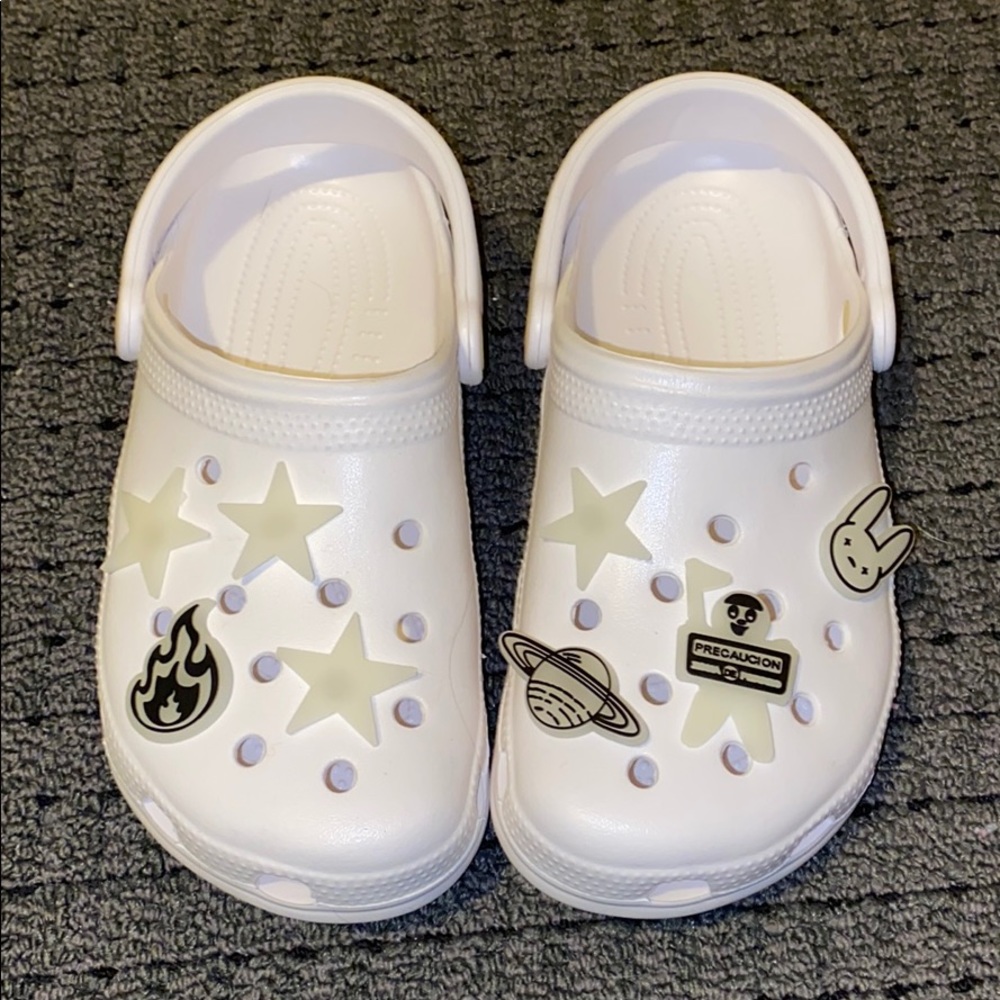 Bad bunny crocs size 7 women’s men 5